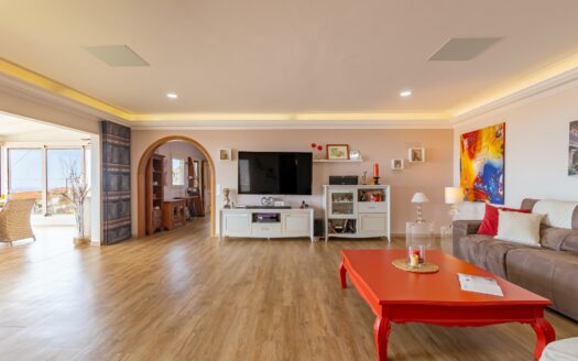 Apartment for Rent in Montaña La Data with Solarium, Garage and Sea Views