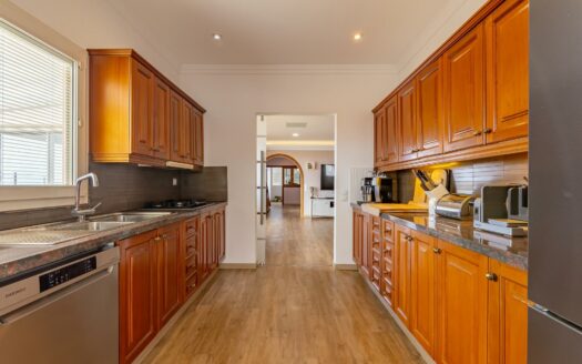 Apartment for Rent in Montaña La Data with Solarium, Garage and Sea Views
