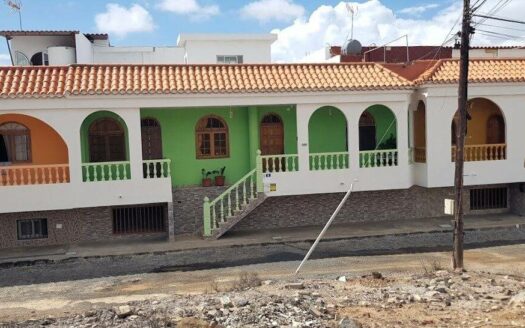Amplia vivienda con azotea privada con terreno de 830 m² en El Salobre – San Bartolomé de Tirajana
