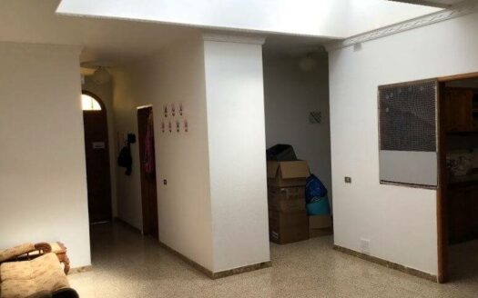 Amplia vivienda con azotea privada con terreno de 830 m² en El Salobre – San Bartolomé de Tirajana