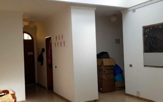 Amplia vivienda con azotea privada con terreno de 830 m² en El Salobre – San Bartolomé de Tirajana