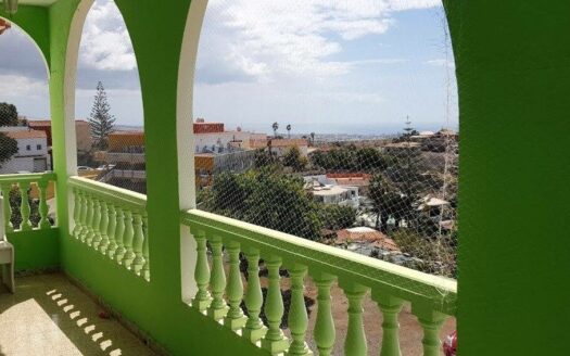 Amplia vivienda con azotea privada con terreno de 830 m² en El Salobre – San Bartolomé de Tirajana