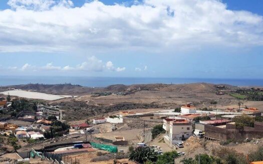 Amplia vivienda con azotea privada con terreno de 830 m² en El Salobre – San Bartolomé de Tirajana