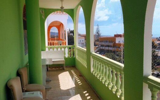 Amplia vivienda con azotea privada con terreno de 830 m² en El Salobre – San Bartolomé de Tirajana