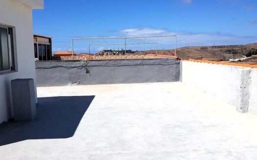Amplia vivienda con azotea privada con terreno de 830 m² en El Salobre – San Bartolomé de Tirajana