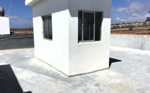 Amplia vivienda con azotea privada con terreno de 830 m² en El Salobre – San Bartolomé de Tirajana
