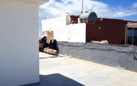 Amplia vivienda con azotea privada con terreno de 830 m² en El Salobre – San Bartolomé de Tirajana