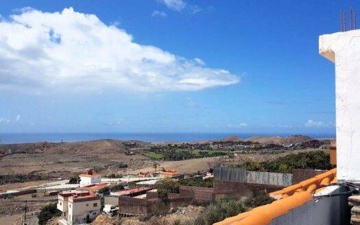 Amplia vivienda con azotea privada con terreno de 830 m² en El Salobre – San Bartolomé de Tirajana