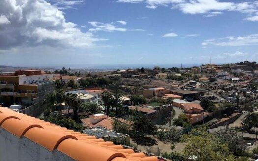 Amplia vivienda con azotea privada con terreno de 830 m² en El Salobre – San Bartolomé de Tirajana