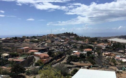 Amplia vivienda con azotea privada con terreno de 830 m² en El Salobre – San Bartolomé de Tirajana