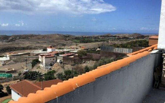 Amplia vivienda con azotea privada con terreno de 830 m² en El Salobre – San Bartolomé de Tirajana