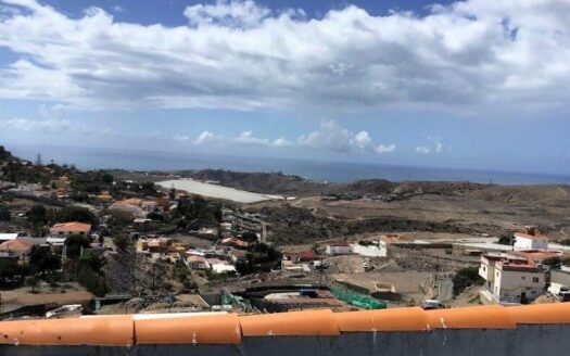 Amplia vivienda con azotea privada con terreno de 830 m² en El Salobre – San Bartolomé de Tirajana