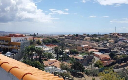 Amplia vivienda con azotea privada con terreno de 830 m² en El Salobre – San Bartolomé de Tirajana