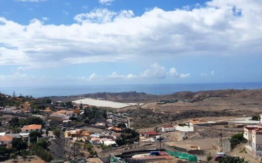 Amplia vivienda con azotea privada con terreno de 830 m² en El Salobre – San Bartolomé de Tirajana