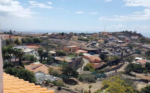Amplia vivienda con azotea privada con terreno de 830 m² en El Salobre – San Bartolomé de Tirajana