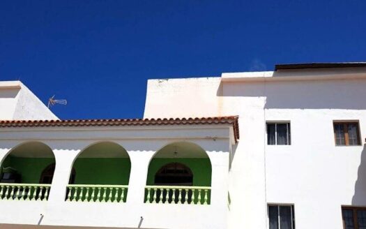 Amplia vivienda con azotea privada con terreno de 830 m² en El Salobre – San Bartolomé de Tirajana