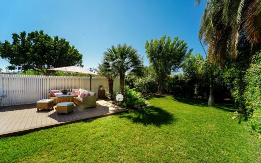 Semi-Detached House in Campo Internacional: Privacy, Comfort and Holiday Rental Opportunity