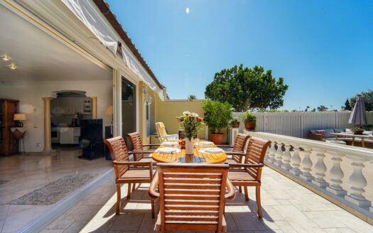 Semi-Detached House in Campo Internacional: Privacy, Comfort and Holiday Rental Opportunity