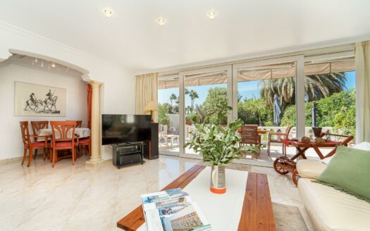 Semi-Detached House in Campo Internacional: Privacy, Comfort and Holiday Rental Opportunity