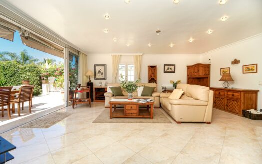 Semi-Detached House in Campo Internacional: Privacy, Comfort and Holiday Rental Opportunity