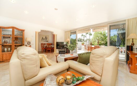 Semi-Detached House in Campo Internacional: Privacy, Comfort and Holiday Rental Opportunity