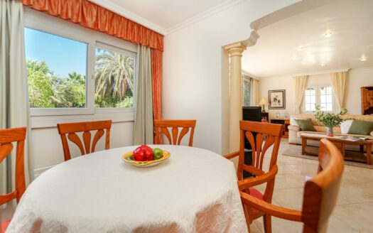 Semi-Detached House in Campo Internacional: Privacy, Comfort and Holiday Rental Opportunity