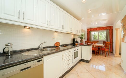 Semi-Detached House in Campo Internacional: Privacy, Comfort and Holiday Rental Opportunity