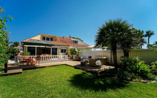 Semi-Detached House in Campo Internacional: Privacy, Comfort and Holiday Rental Opportunity