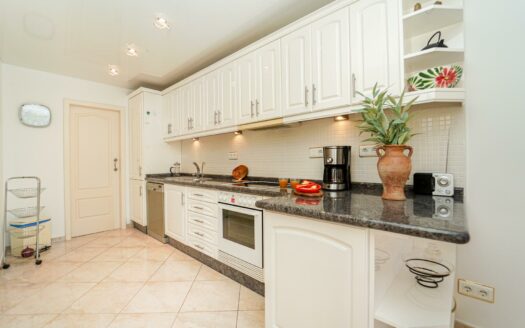 Semi-Detached House in Campo Internacional: Privacy, Comfort and Holiday Rental Opportunity
