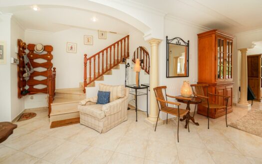 Semi-Detached House in Campo Internacional: Privacy, Comfort and Holiday Rental Opportunity