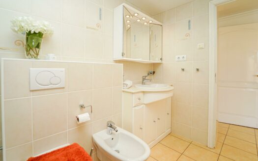 Semi-Detached House in Campo Internacional: Privacy, Comfort and Holiday Rental Opportunity