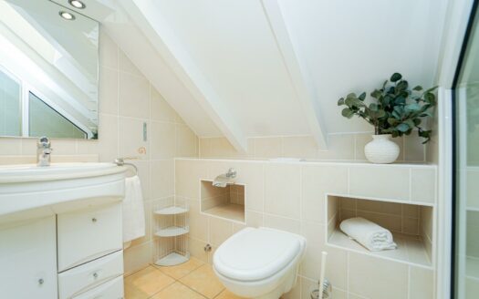 Semi-Detached House in Campo Internacional: Privacy, Comfort and Holiday Rental Opportunity
