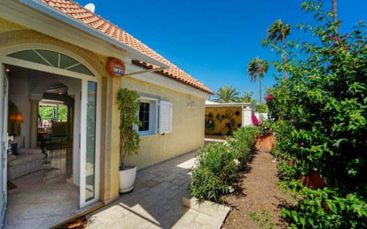 Semi-Detached House in Campo Internacional: Privacy, Comfort and Holiday Rental Opportunity