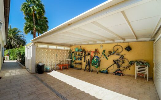 Semi-Detached House in Campo Internacional: Privacy, Comfort and Holiday Rental Opportunity
