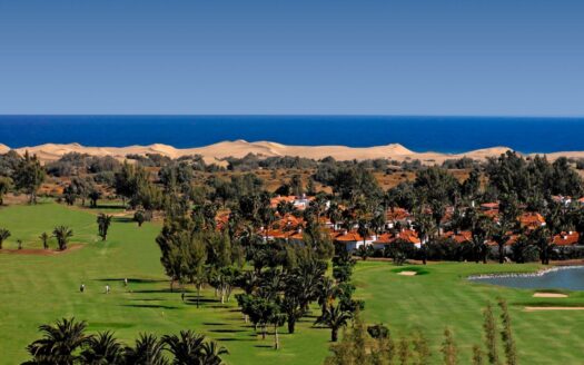 Semi-Detached House in Campo Internacional: Privacy, Comfort and Holiday Rental Opportunity