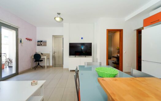 Two bedrooms, terrace and 50 meters from the beach