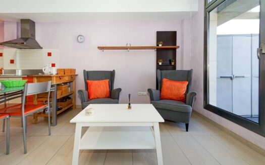 Two bedrooms, terrace and 50 meters from the beach