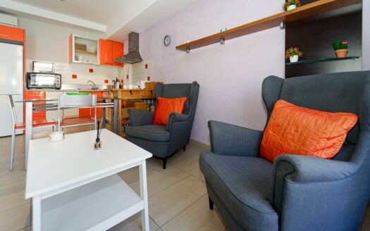 Two bedrooms, terrace and 50 meters from the beach