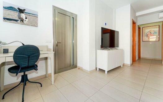 Two bedrooms, terrace and 50 meters from the beach