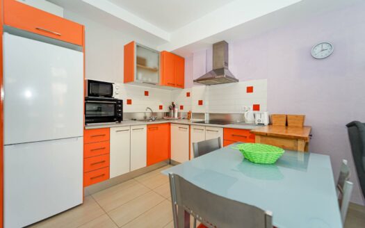 Two bedrooms, terrace and 50 meters from the beach