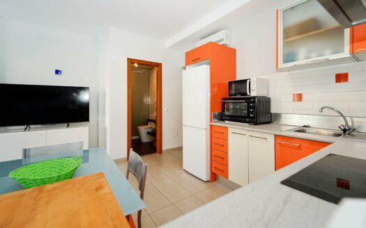 Two bedrooms, terrace and 50 meters from the beach