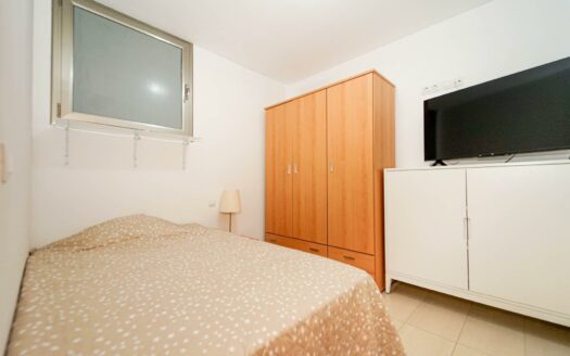 Two bedrooms, terrace and 50 meters from the beach