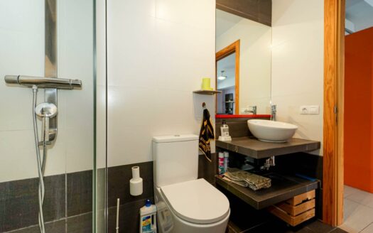 Two bedrooms, terrace and 50 meters from the beach