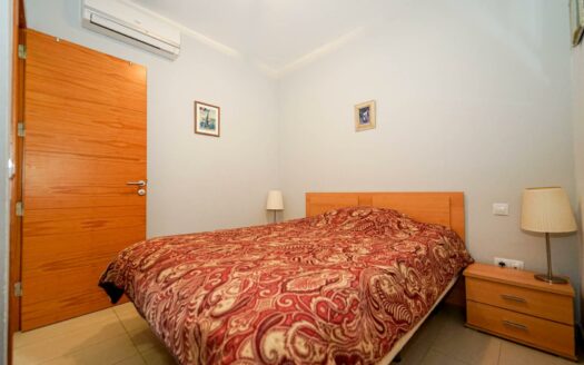Two bedrooms, terrace and 50 meters from the beach