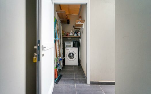 Two bedrooms, terrace and 50 meters from the beach