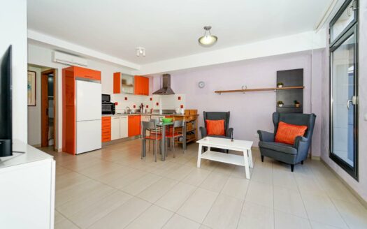 Two bedrooms, terrace and 50 meters from the beach