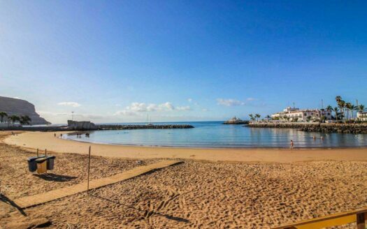 Two bedrooms, terrace and 50 meters from the beach