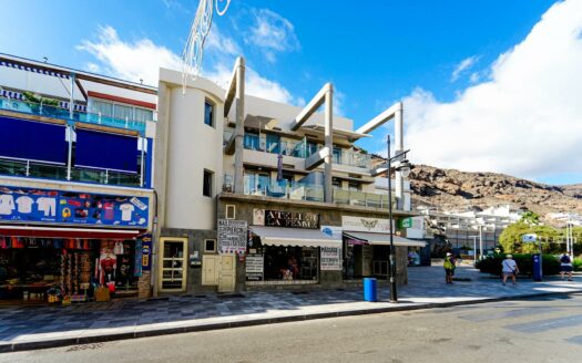 Two bedrooms, terrace and 50 meters from the beach