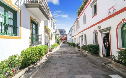 Two bedrooms, terrace and 50 meters from the beach