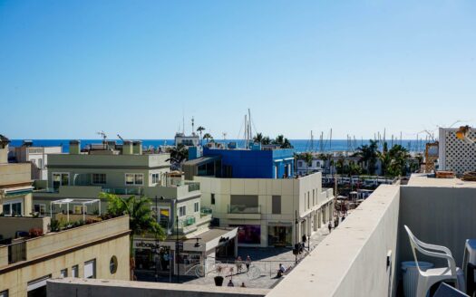 Two bedrooms, terrace and 50 meters from the beach